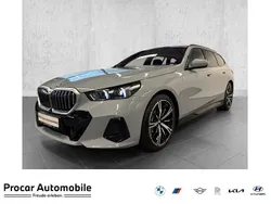 Grau Gebraucht 2024 BMW 520 M Sport Kombi | 53.650 € (Superpreis)