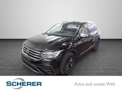 Deep black perleffekt (metallic) Gebraucht 2024 VW Tiguan Allspace Move SUV | 33.950 € (Guter Preis)
