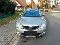 Grau Gebraucht 2009 Skoda Octavia Ambiente Kombi | 3.390 € (Fairer Preis)