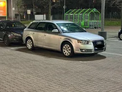 Grau Gebraucht 2005 Audi A4 Kombi | 5.000 €