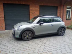 Grau Gebraucht 2022 Mini Cooper SE Essential Kleinwagen | 17.950 € (Fairer Preis)