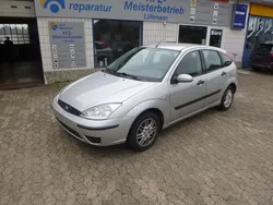 Silber Gebraucht 2003 Ford Focus Ambiente Limousine | 995 € (Fairer Preis)