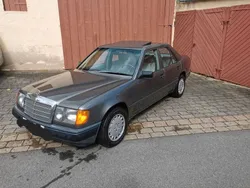 Grau Gebraucht 1987 Mercedes 260 Limousine | 7.900 €