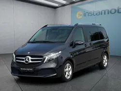 Grau Gebraucht 2024 Mercedes V220 Van / Kleinbus | 52.199 € (Fairer Preis)