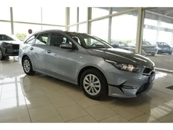 Lunar silber (metallic) Gebraucht 2022 Kia Ceed Kombi | 15.910 € (Fairer Preis)