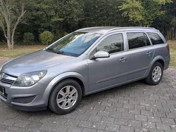 Silber Gebraucht 2009 Opel Astra Selection Limousine | 2.599 € (Fairer Preis)