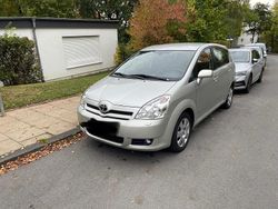 Grau Gebraucht 2006 Toyota Verso Van / Kleinbus | 6.000 €