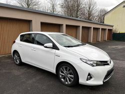 Weiß Gebraucht 2013 Toyota Auris Hybrid Limousine | 11.300 € (Fairer Preis)