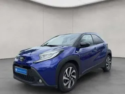 Juniper blue metallic/ night sky black Gebraucht 2024 Toyota Aygo Comfort Kleinwagen | 17.490 € (Fairer Preis)