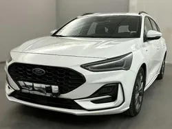 Weiß Gebraucht 2022 Ford Focus ST-Line Kombi | 17.800 € (Teuer)