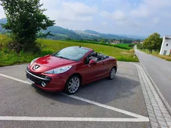 Rot Gebraucht 2008 Peugeot 207 CC Cabrio | 2.200 € (Guter Preis)