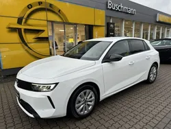 Arktisweiß Gebraucht 2024 Opel Astra Enjoy Limousine | 20.940 € (Superpreis)