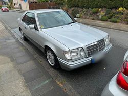 Silber Gebraucht 1993 Mercedes 220 Coupé | 6.200 €
