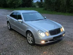 Silber Gebraucht 2004 Mercedes E240 Elegance Limousine | 5.999 € (Fairer Preis)