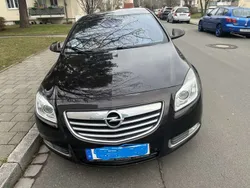 Braun Gebraucht 2011 Opel Insignia Design Edition Limousine | 7.900 € (Teuer)
