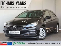 Onyx schwarz Gebraucht 2017 Opel Astra Edition Limousine | 8.899 € (Teuer)