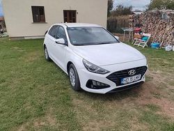 Weiß Gebraucht 2021 Hyundai i30 Pure Limousine | 11.900 € (Guter Preis)