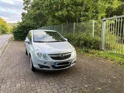 Grün Gebraucht 2009 Opel Corsa Edition Limousine | 2.300 € (Guter Preis)