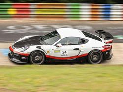 Weiß Gebraucht 2016 Porsche Cayman GT4 Coupé | 111.111 €