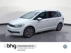 Weiß Gebraucht 2022 VW Touran Comfortline Van / Kleinbus | 23.630 € (Fairer Preis)