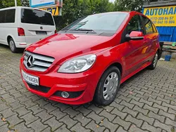 Rot Gebraucht 2010 Mercedes B200 Van / Kleinbus | 2.990 € (Superpreis)