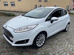 Frozen white Gebraucht 2014 Ford Fiesta Individual Kleinwagen | 1.990 €