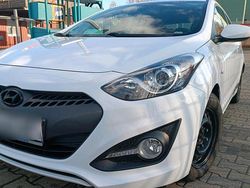 Weiß Gebraucht 2015 Hyundai i30 Coupé | 4.850 € (Superpreis)