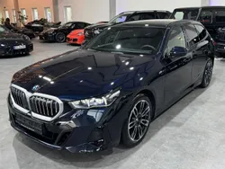 Carbonschwarz metallic Gebraucht 2024 BMW 520 M Sport Kombi | 54.999 € (Guter Preis)