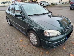 Grün Gebraucht 1999 Opel Astra Limousine | 1.000 € (Guter Preis)