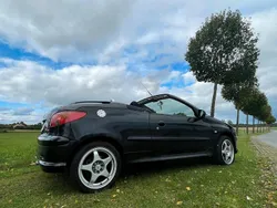Schwarz Gebraucht 2005 Peugeot 206 Cabrio | 2.000 €