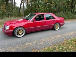 Rot Gebraucht 1994 Mercedes E220 Sportline Limousine | 3.850 €