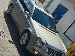 Grau Gebraucht 2008 Mercedes E220 Avantgarde Limousine | 5.299 € (Fairer Preis)
