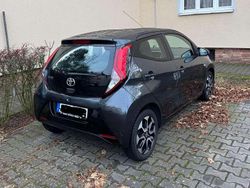 Grau Gebraucht 2019 Toyota Aygo X-play Kleinwagen | 10.500 € (Etwas zu teuer)