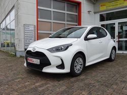 Schneeweiß Neu 2025 Toyota Yaris Hybrid Business Edition Limousine | 21.900 € (Superpreis)