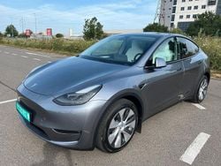 Grau Gebraucht 2024 Tesla Model Y Long Range AWD SUV | 43.800 € (Etwas zu teuer)