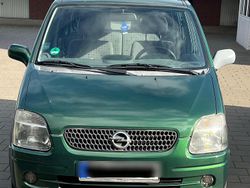 Grün Gebraucht 2000 Opel Agila Kleinwagen | 1.600 € (Etwas zu teuer)