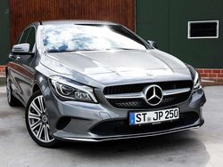 Grau Gebraucht 2017 Mercedes CLA180 Limousine | 15.900 € (Fairer Preis)