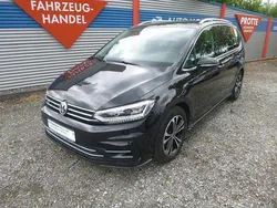 Schwarz Gebraucht 2017 VW Touran Highline Van / Kleinbus | 18.999 € (Fairer Preis)