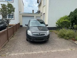 Grau Gebraucht 2013 Opel Zafira Van / Kleinbus | 4.650 € (Fairer Preis)