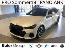 Weiss Gebraucht 2025 BMW 520 Performance Kombi | 49.833 €