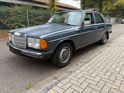 Blau Gebraucht 1982 Mercedes 240 Limousine | 3.150 €