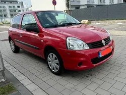 Rot Gebraucht 2010 Renault Clio II Kleinwagen | 1.200 €