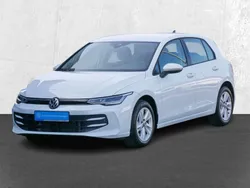 Pure white Gebraucht 2024 VW Golf VIII Life Limousine | 23.680 € (Fairer Preis)