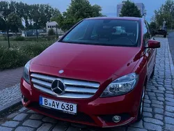 Rot Gebraucht 2013 Mercedes B180 Van / Kleinbus | 6.500 € (Teuer)