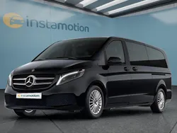 Schwarz Gebraucht 2023 Mercedes V300 Van / Kleinbus | 63.449 € (Fairer Preis)