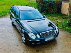Schwarz Gebraucht 2005 Mercedes E350 Avantgarde Kombi | 2.999 € (Guter Preis)