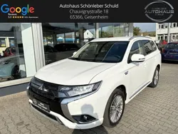 Weiß Gebraucht 2020 Mitsubishi Outlander P-HEV Basis SUV | 22.490 € (Fairer Preis)