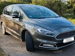 Grau Gebraucht 2018 Ford S-MAX S Van / Kleinbus | 20.000 € (Etwas zu teuer)
