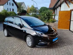 Schwarz Gebraucht 2017 Opel Zafira Tourer Edition Van / Kleinbus | 12.000 € (Fairer Preis)