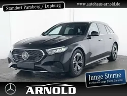Obsidianschwarz (metallic) Gebraucht 2024 Mercedes E200 Avantgarde Kombi | 43.799 € (Guter Preis)
